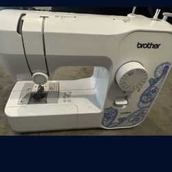 Brother LX3817 17-Stitch Full-size Sewing Machine - (LX3817) for