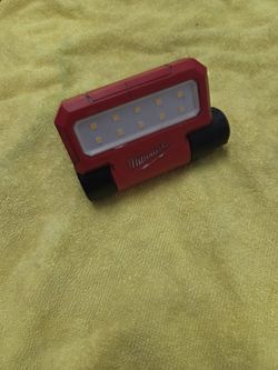 Milwaukee Lumens LED REDLITHIUM USB Pivoting Flood Light