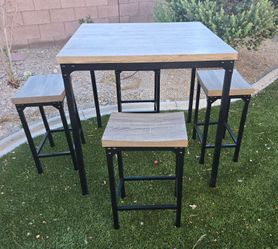 5 Piece Counter Height Dining Table and Stool Set