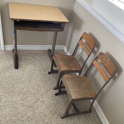 Desk \ Chairs
