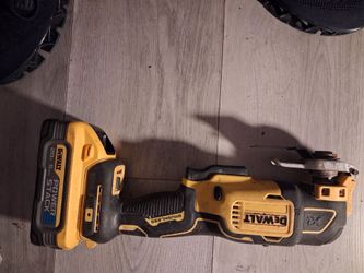 DeWalt 20V Brushless Oscillating Multi-Tool with Battery