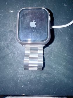 Apple Watch Series 5 (GPS, 44MM) - Space Gray Aluminum Case. Silver Stainless steel band. Be