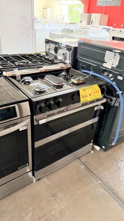 Black Gas Range with Double Oven