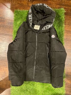 Montcla Hooded Short Down Jacket