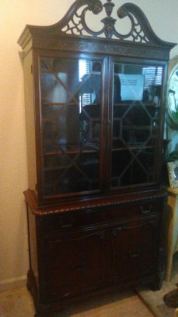 ANTIQUE ARMOIRE /CHINA CABINET