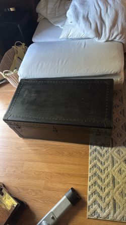 Vintage Charm! Antique Trunk