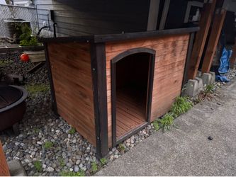 Large Solid Wood Dog House – Outdoor Kennel – Great Condition