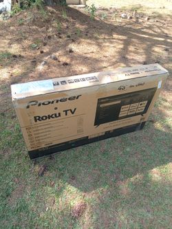 -FIRM PRICE NON-NEGOTIABLE- 43 In. Pioneer 4k Roku Smart TV W/Remote