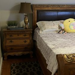 King Size Bed with Unique Wood Frame – Only $150!