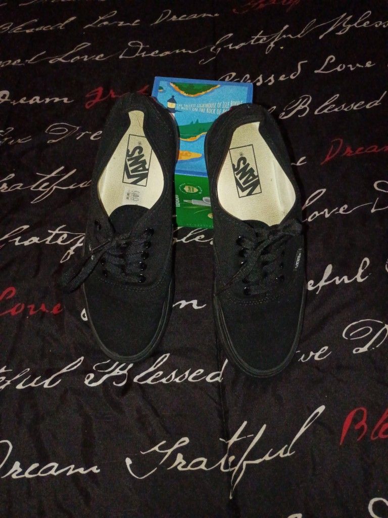 Barely Used VANS Sz 6.5 Men and Sz 8 Women.. Pick-up Only!!
