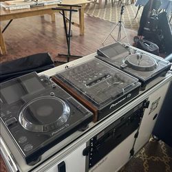 Pioneer CDJ3000 (2) Pioneer
DJM9OOnxs2 Mixer 1