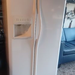 FRIDGE SIDE BY SIDE .WITH ICE MAKER AND WATER FOUNTAIN!!