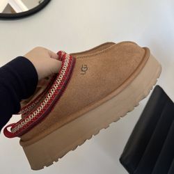 Uggs Women Slip On Never Worn Size 6