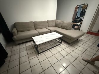 Living room set  free gratis come and  get it