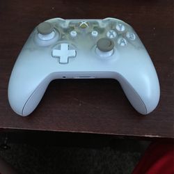 Xbox Wireless Controller - Phantom White Special Edition