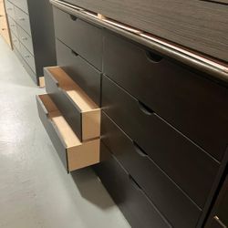 No Knob 8 Drawer Dresser 