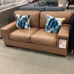 Lombardia Loveseat