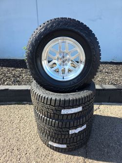 18" KMC w/ 35x12.50R18 Hankook Dyanpro XT tires
