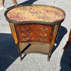French Louis XV Style Kidney-Shaped Marble Top Accent Table / Nightstand