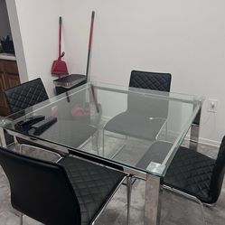 Dining room table and 4 chairs