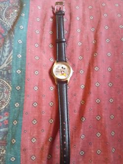 VINTAGE LADY DISNEY MICKEY MOUSE WATCH