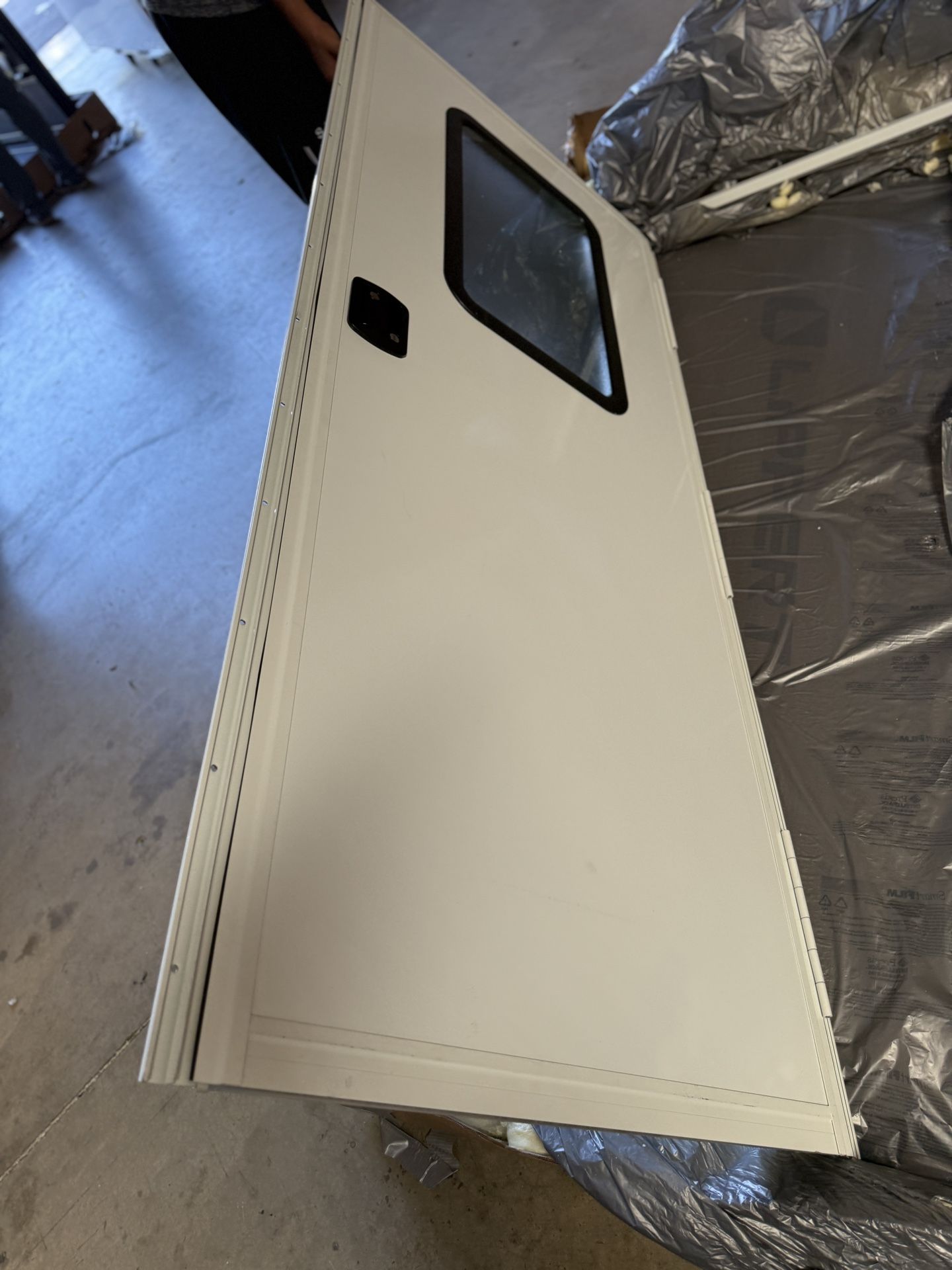 Lippert V0 00 14 95 85 RV Trailer Camper 30" x 72" Right RH Side Square Entry Door