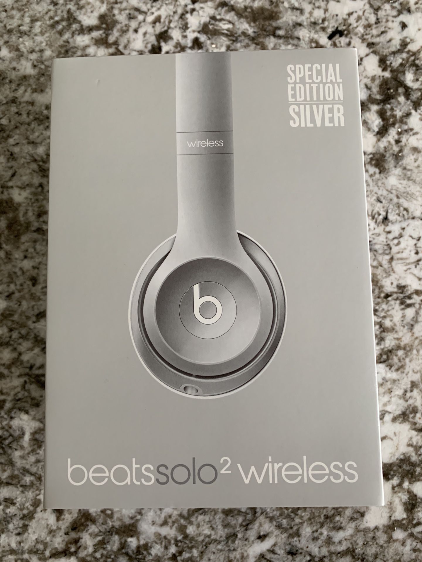 Beats solo 2 wireless limited edition silver
