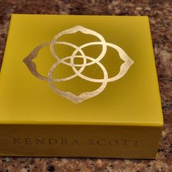 Kendra Scott Elisa Gold Pendant Necklace in Rose Quartz