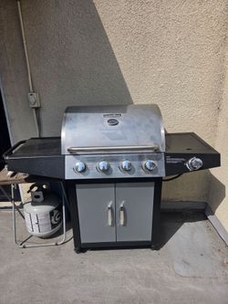 BBQ  new use  with stove  plus 2 gasoline  tank  with cover