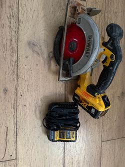 DeWalt 20V Circular Saw with 6Ah Battery and Charger