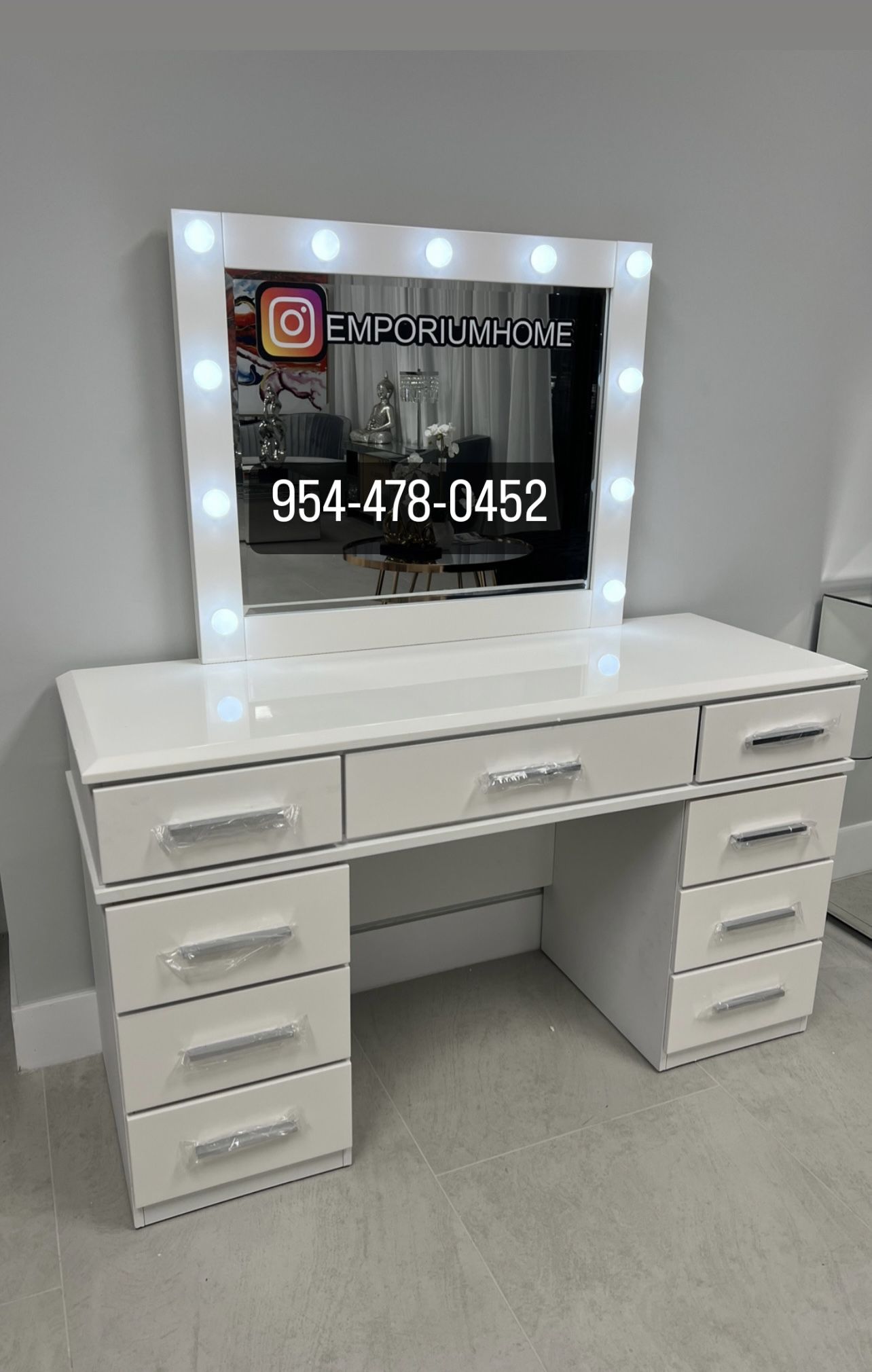 White Led Makeup Vanity 