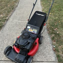 Troy Bilt Self Propelled Lawn Mower with Bag