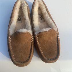 UGG moccasins slippers size 5