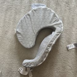 2 Breastfeeding Pillows To Hold Baby