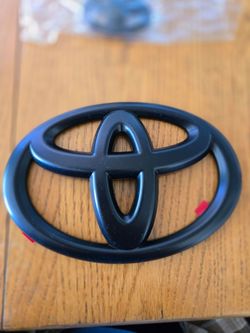 Tundra 2022-2026 Matte Black emblems
