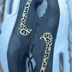 Nike Air Max Women’s Size 6.5 New in Box