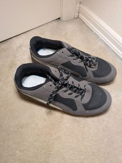 Sneakers running shoes Size 9.5 (size 40)