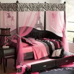 Belle Noir Canopy Bed & Drawer Cabinet 