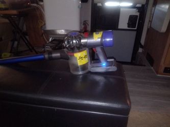 Dyson cordless, battery vacuum