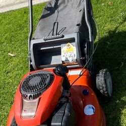 HUSQVARNA GAS SELF PROPELLED LANW MOWER 
