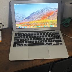 MacBook Air (Needs New Battery)