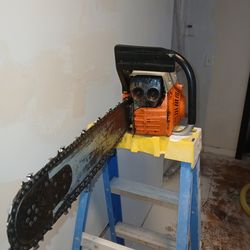 Husqvarna 50 chainsaw runs great starts right up needs clutch