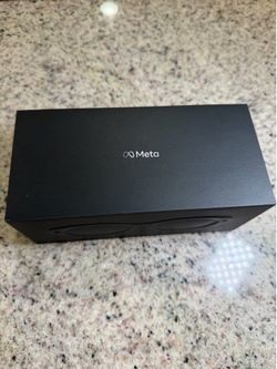 Kylie Jenner Meta glasses (Transition lens)