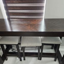Dining table set with 3 stools