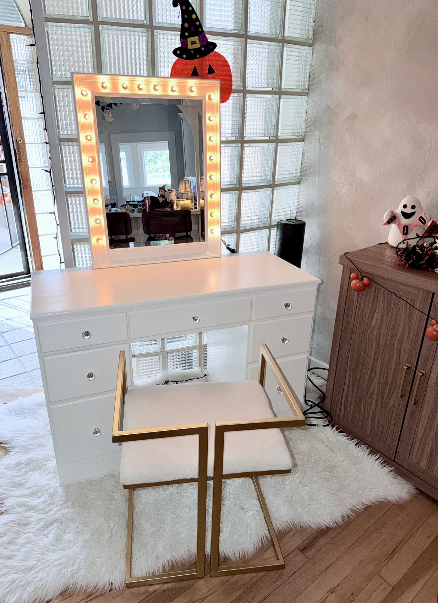 Vanity (desk & mirror)