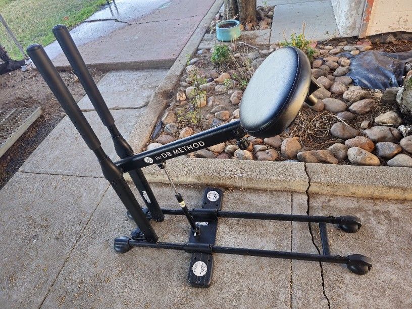 DB Method squat machine