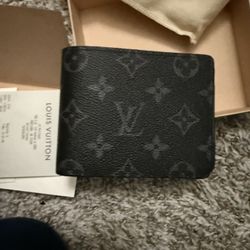 Louis Vuitton Men’s Authentic Signature Wallet 