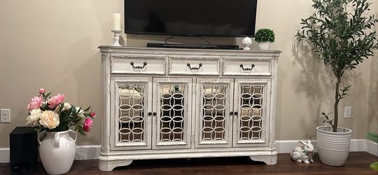 Buffet / Sideboard – Excellent Condition