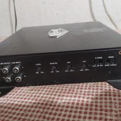 🟥FOR   SALE   AMPLIFIER  CAR  AUDIO🌺🌺  (  NEGOTIABLE )🌺🌺