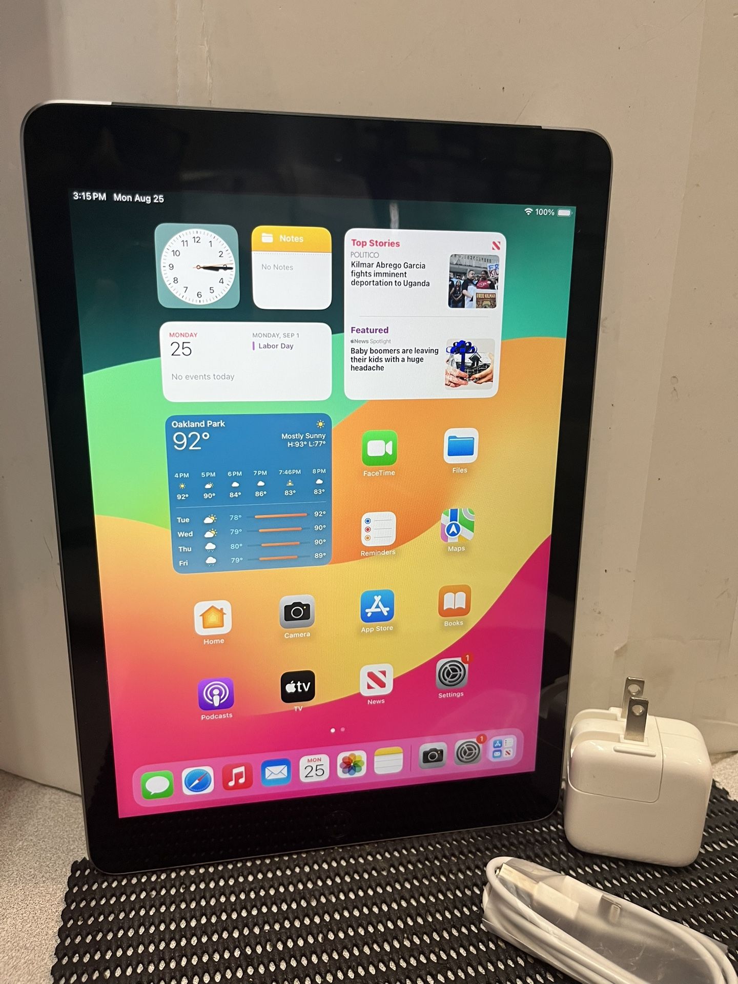 Apple iPad 6th Gen 32GB WiFi + Cellular UNLOCKED 9.7” -Space Gray